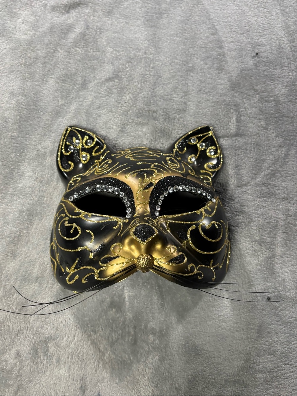 Black & Gold Cat Masquerade Mask - Elegant Women's Accessory